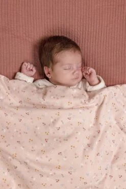 Little Dutch Ledikantdeken Little Pink Flowers -Peuterpaleis Winkel 801x1200 139