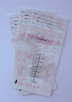 Merkloos Moedermelk Bewaarzakjes - Borstvoeding Bewaarzakje - 210 Ml - 25 Stuks - Steriel - Makkelijk Etiketteren -Peuterpaleis Winkel 845x1200 2