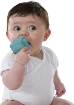 Sophie De Giraf - So Pure - Ballen En Blokken -Peuterpaleis Winkel 855x1200 4