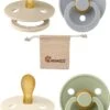 Blisters Bibs Fopspenen Symmetrical 0-6 Maanden| Set 4 Stuks| Ivory, Sage, Vanilla, Cloud| + Monkiezz Speenzakje| Symmetrisch| Maat 1 -Peuterpaleis Winkel 881x1200